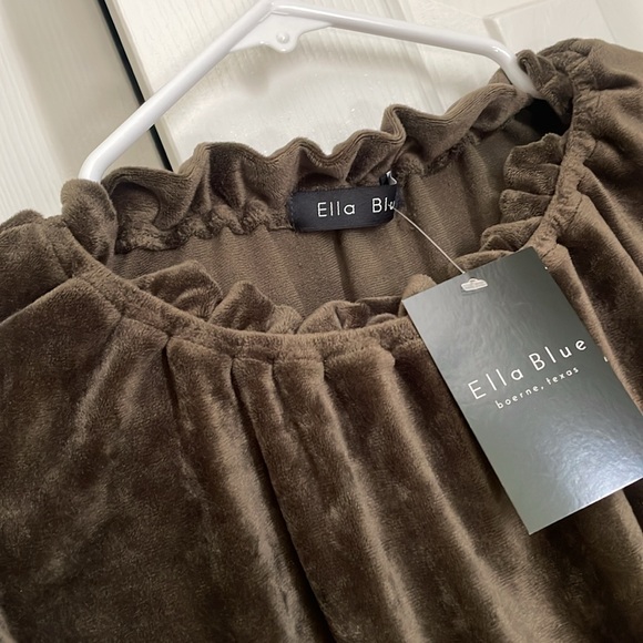 Crushed Velvet Olive Ruffle top by Ella Blue . NEW with tags . Size Small - Picture 3 of 6